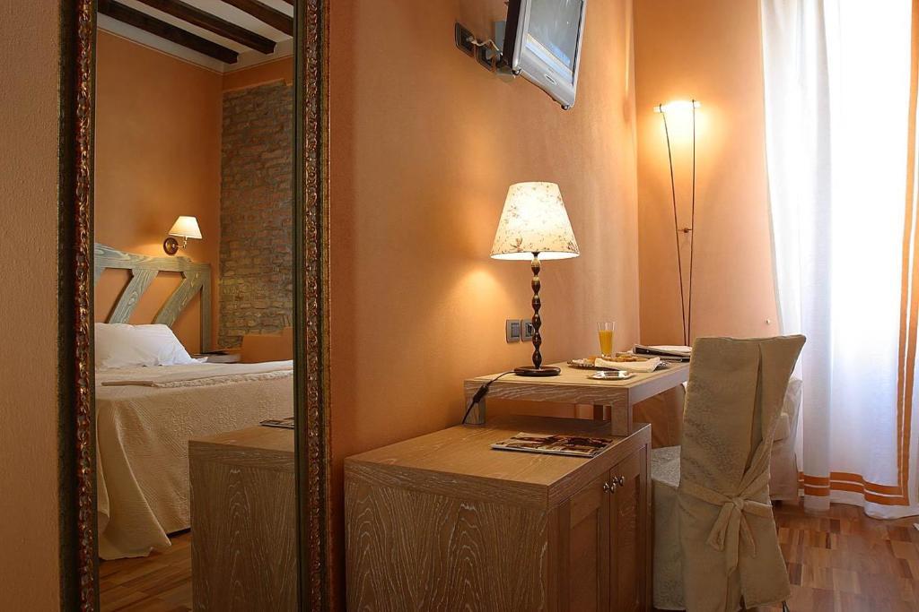 Albergo Morandi Реджо Емилия Стая снимка